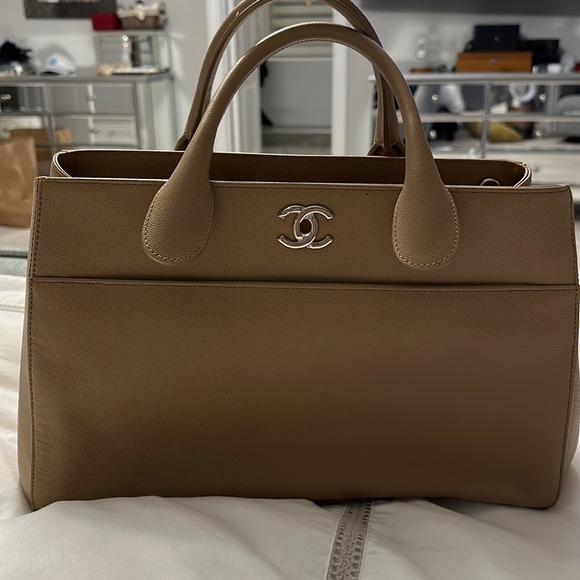 CHANEL Handbags - Chanel Tote, like new !